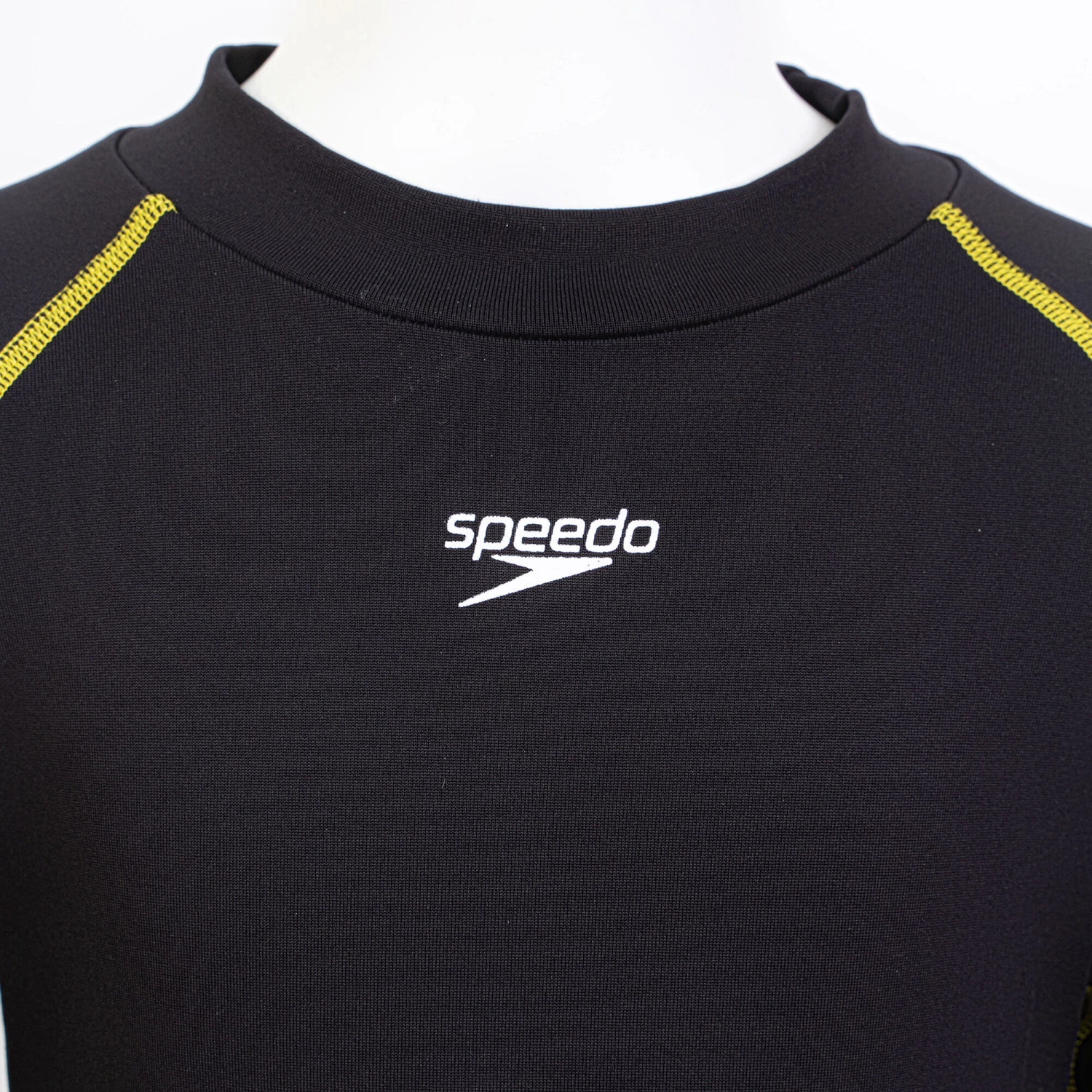 SPEEDO ESSENTIAL JUNIOR (AGED 4-12) LONG SLEEVE THERMAL RASHGUARD BLACK 4 SPEEDO ESSENTIAL JUNIOR (AGED 4-12) LONG SLEEVE THERMAL RASHGUARD BLACK - Image 4