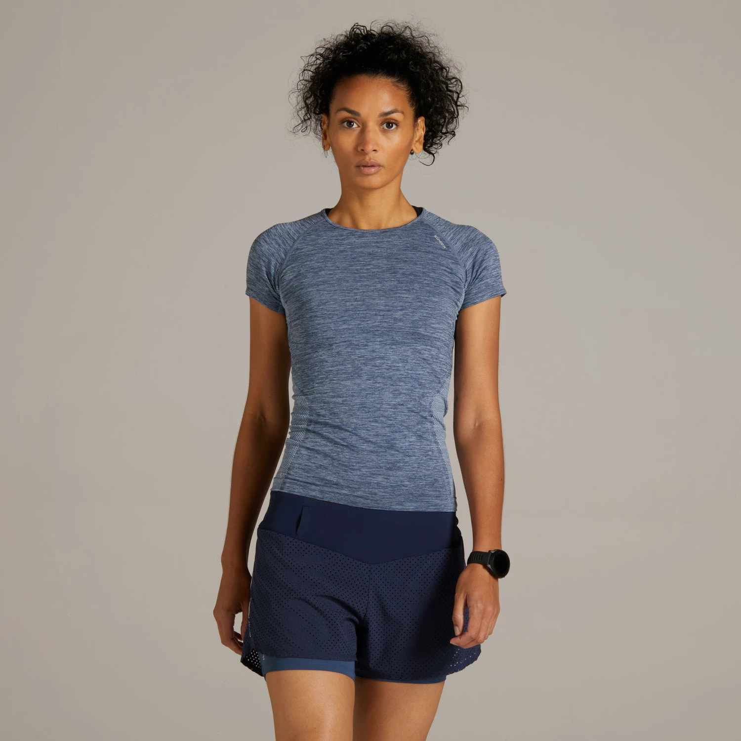 KIPRUN KIPRUN 2-IN-1 WOMEN'S RUNNING SHORTS WITH BUILT-IN TIGHT SHORTS Navy blue/Whale grey 1 KIPRUN KIPRUN 2-IN-1 WOMEN'S RUNNING SHORTS WITH BUILT-IN TIGHT SHORTS Navy blue/Whale grey