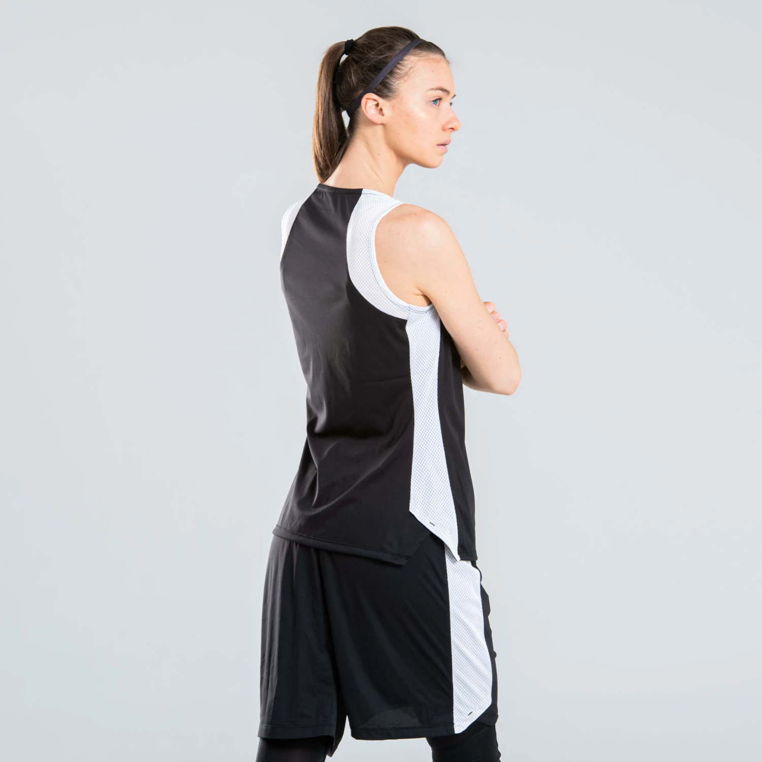 TARMAK Women's Basketball Shorts SH500 BLACK/Snow white 2 TARMAK Women's Basketball Shorts SH500 BLACK/Snow white - Image 2