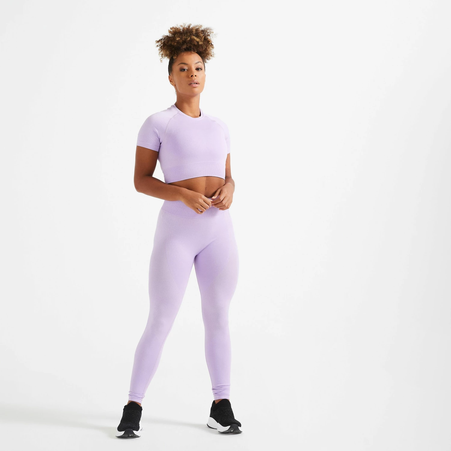 DOMYOS Short-Sleeved Cropped Seamless Fitness T-Shirt Neon lavender/Iced coffee 2 DOMYOS Short-Sleeved Cropped Seamless Fitness T-Shirt Neon lavender/Iced coffee - Image 2