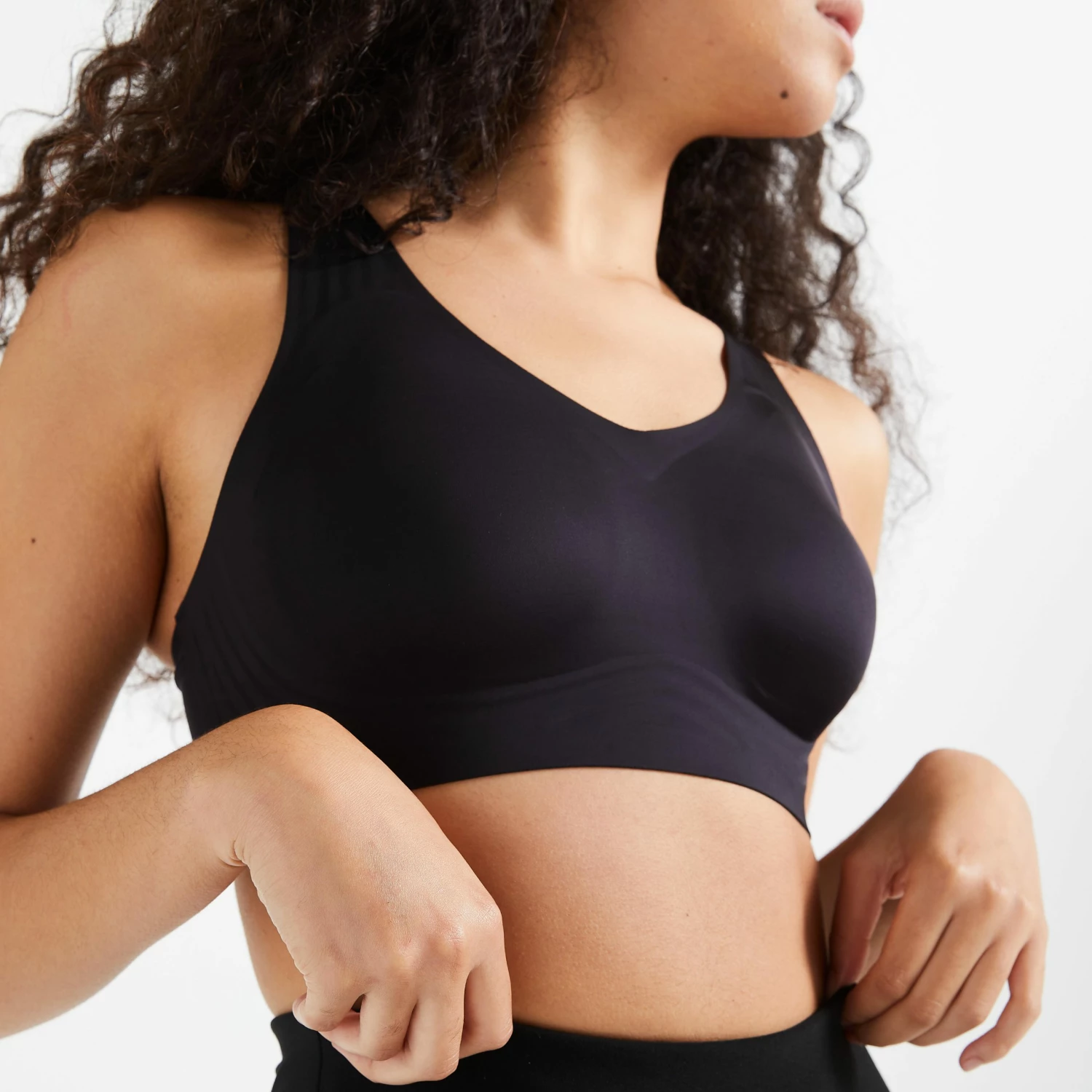 DOMYOS Light Support Close-Fitting Fitness Bra 160 BLACK 4 DOMYOS Light Support Close-Fitting Fitness Bra 160 BLACK - Image 4