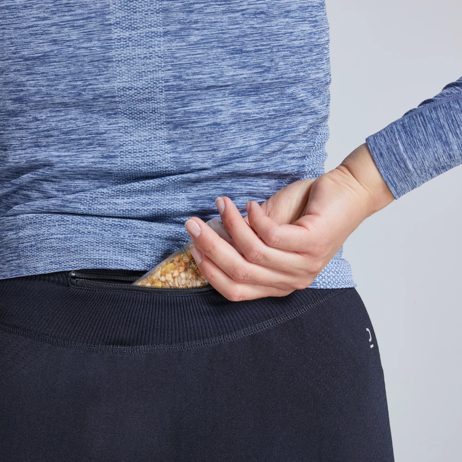 KIPRUN KIPRUN WOMEN'S RUNNING TIGHTS LIGHTWEIGHT & BREATHABLE BLACK BLUE BLACK/Navy blue/Navy blue 4 KIPRUN KIPRUN WOMEN'S RUNNING TIGHTS LIGHTWEIGHT & BREATHABLE BLACK BLUE BLACK/Navy blue/Navy blue - Image 4