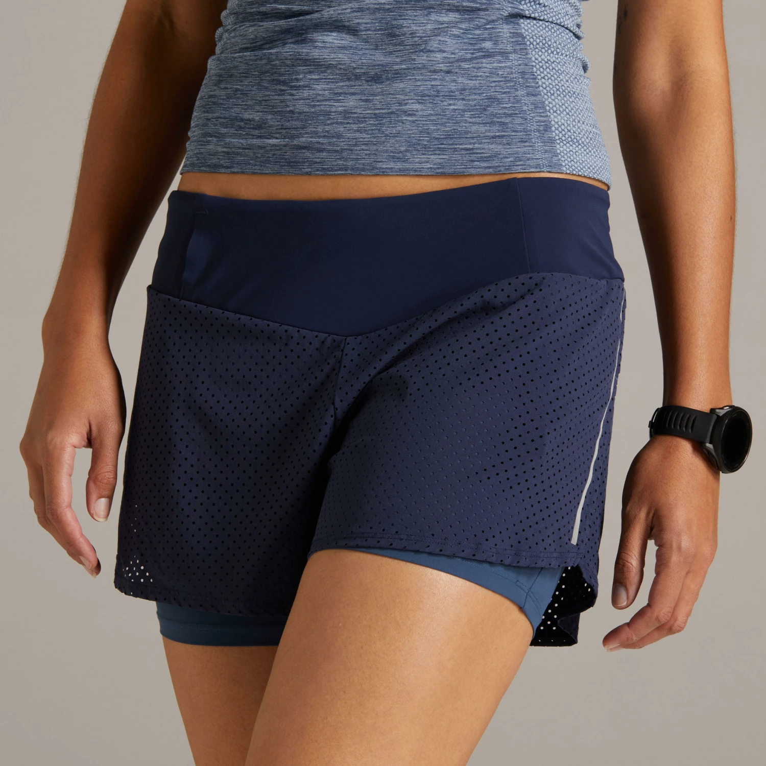 KIPRUN KIPRUN 2-IN-1 WOMEN'S RUNNING SHORTS WITH BUILT-IN TIGHT SHORTS Navy blue/Whale grey 5 KIPRUN KIPRUN 2-IN-1 WOMEN'S RUNNING SHORTS WITH BUILT-IN TIGHT SHORTS Navy blue/Whale grey - Image 5