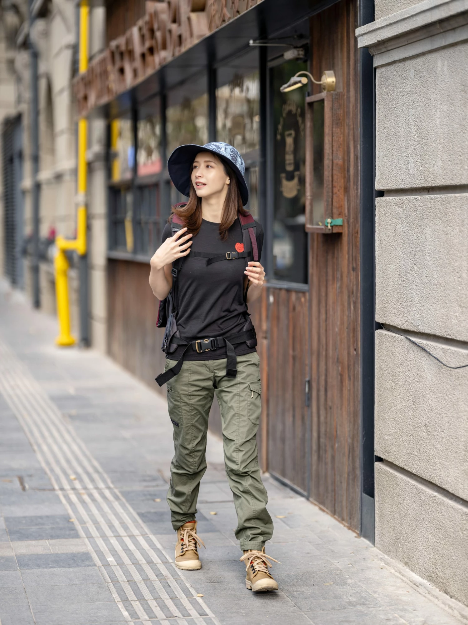 FORCLAZ Ventilated and ultra-compact mountain trekking hat PINK/Lunar grey 8 FORCLAZ Ventilated and ultra-compact mountain trekking hat PINK/Lunar grey - Image 8