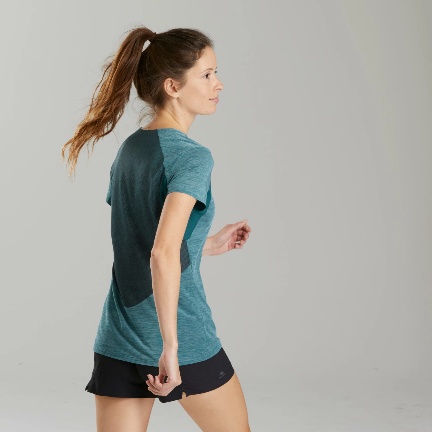 QUECHUA Women’s Fast Hiking T-Shirt FH500 Helium GREEN 4 QUECHUA Women’s Fast Hiking T-Shirt FH500 Helium GREEN - Image 4