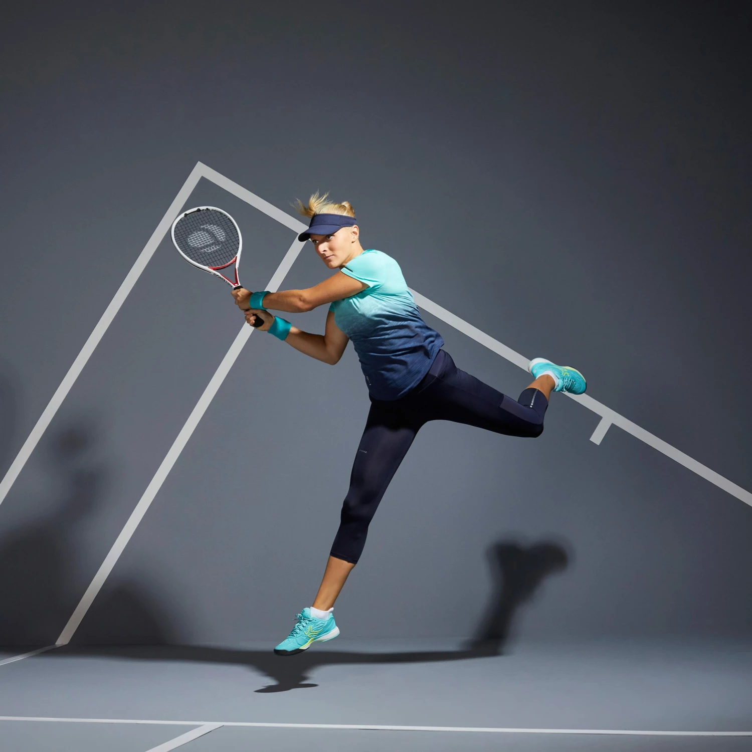 ARTENGO Women's Tennis T-Shirt TS Light 990 Fluo peach/Bright tomato 3 ARTENGO Women's Tennis T-Shirt TS Light 990 Fluo peach/Bright tomato - Image 3