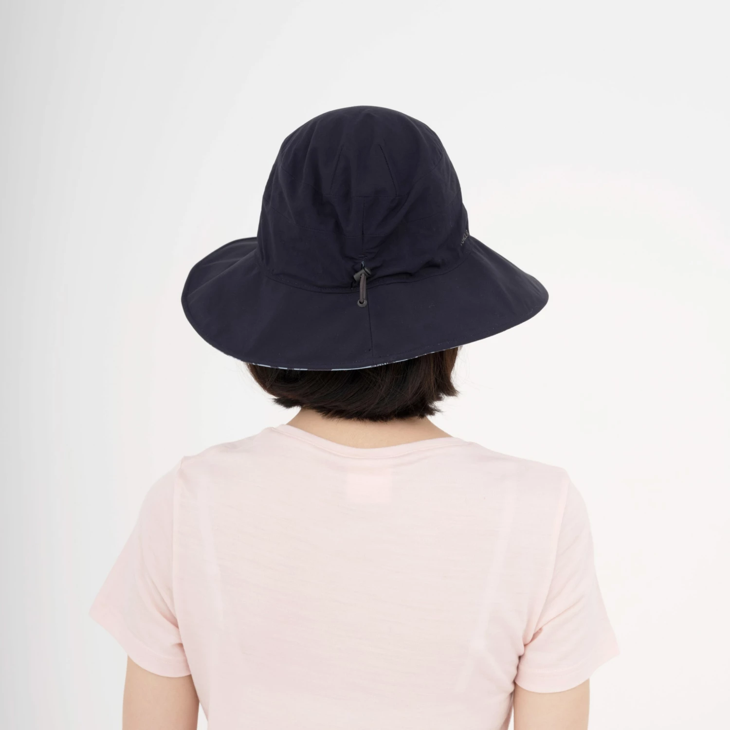 FORCLAZ Ventilated and ultra-compact mountain trekking hat PINK/Lunar grey 5 FORCLAZ Ventilated and ultra-compact mountain trekking hat PINK/Lunar grey - Image 5