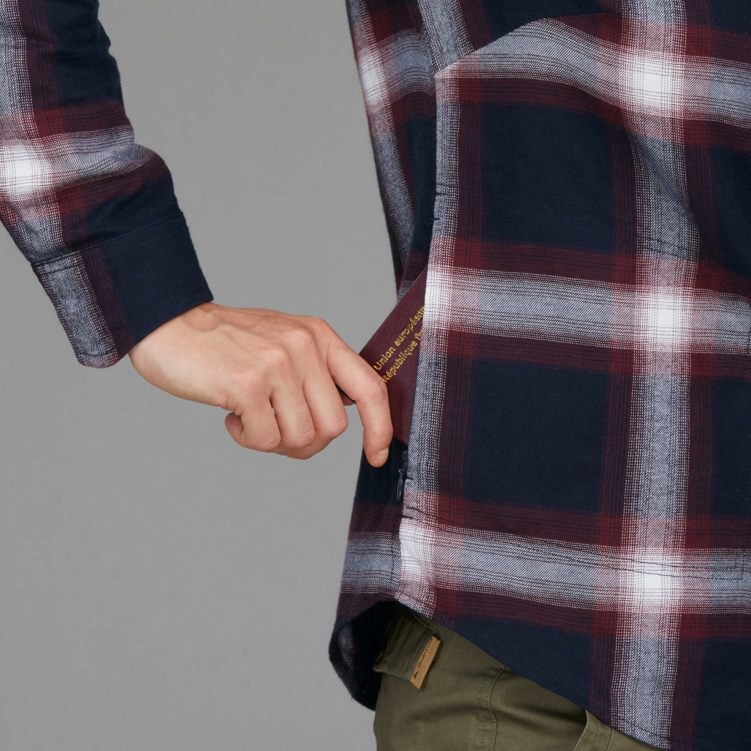 FORCLAZ LONG-SLEEVED SHIRT TRAVEL 100 Asphalt blue/Asphalt blue 7 FORCLAZ LONG-SLEEVED SHIRT TRAVEL 100 Asphalt blue/Asphalt blue - Image 7